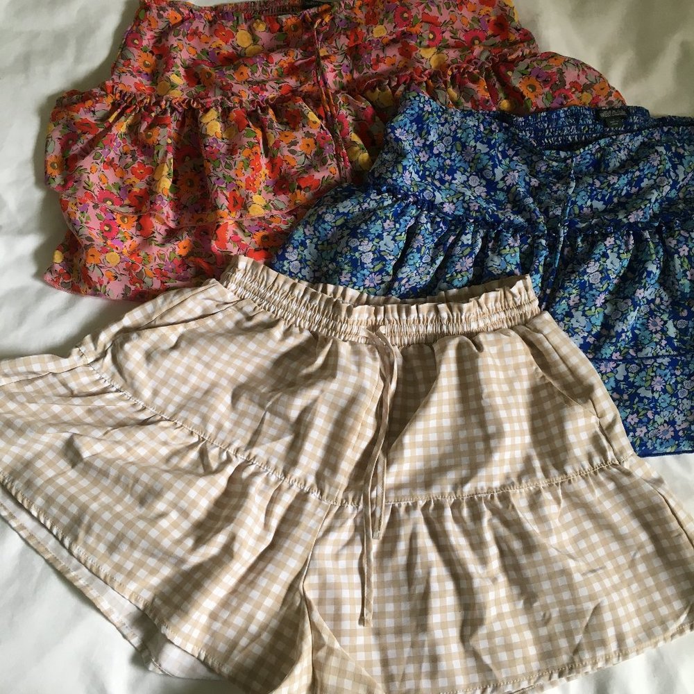 Lot of 3 skirts. Size L.